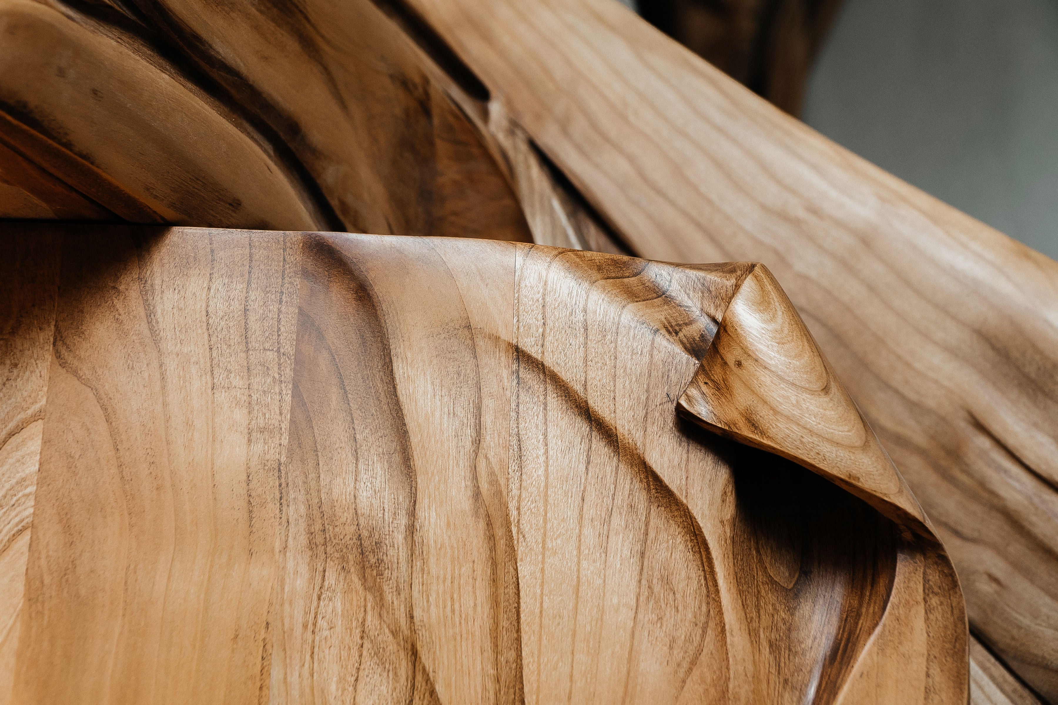 Phoenix Canopy Bed – Sculptural Bedroom Ensemble