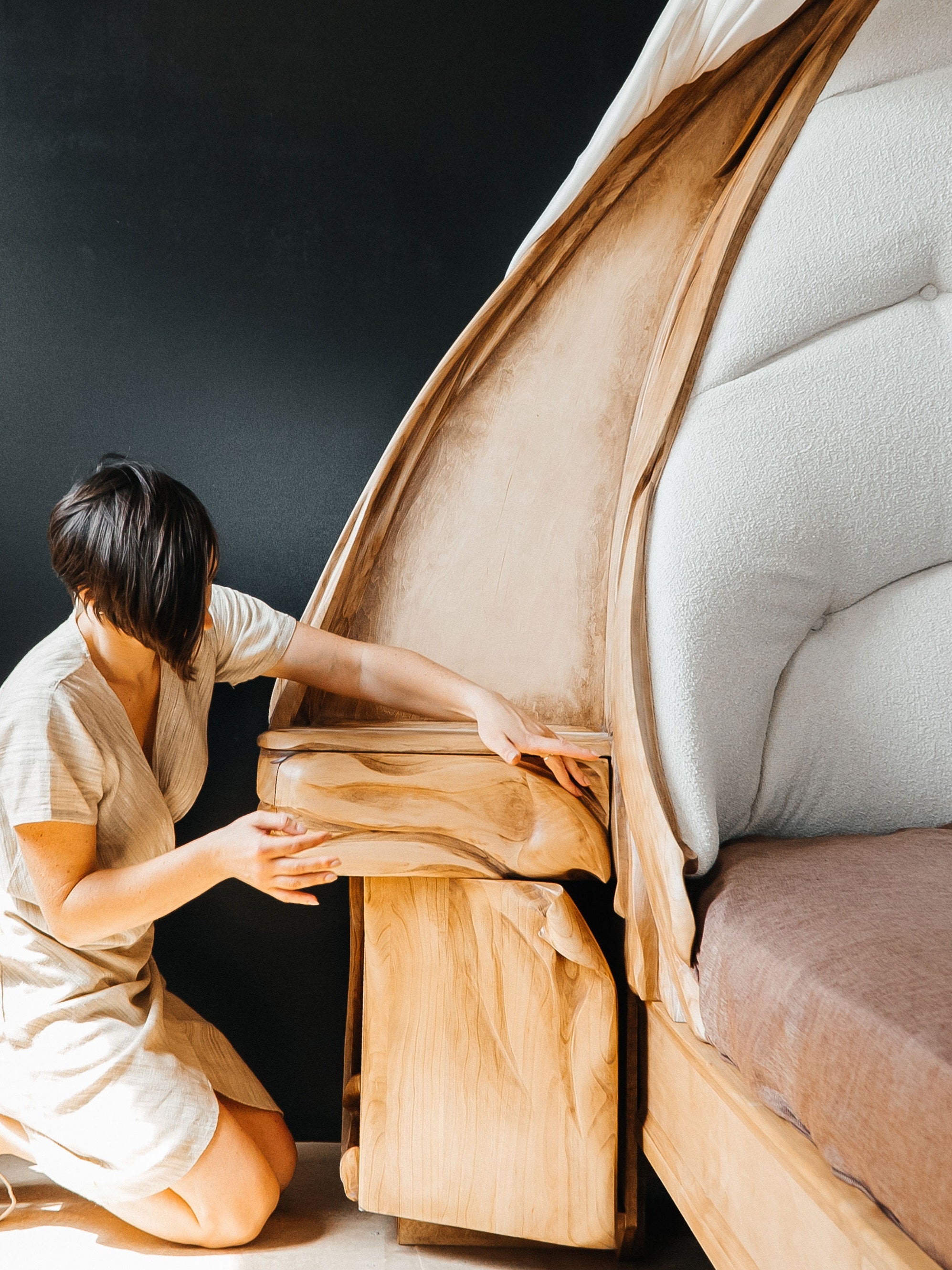 Phoenix Canopy Bed – Sculptural Bedroom Ensemble