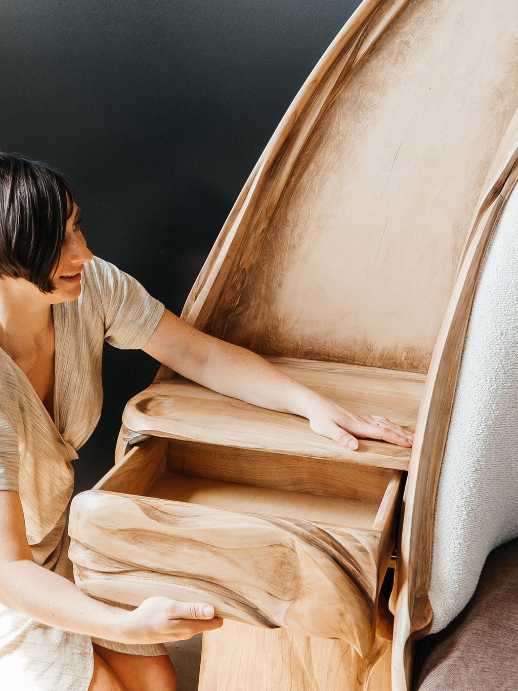 Phoenix Canopy Bed – Sculptural Bedroom Ensemble