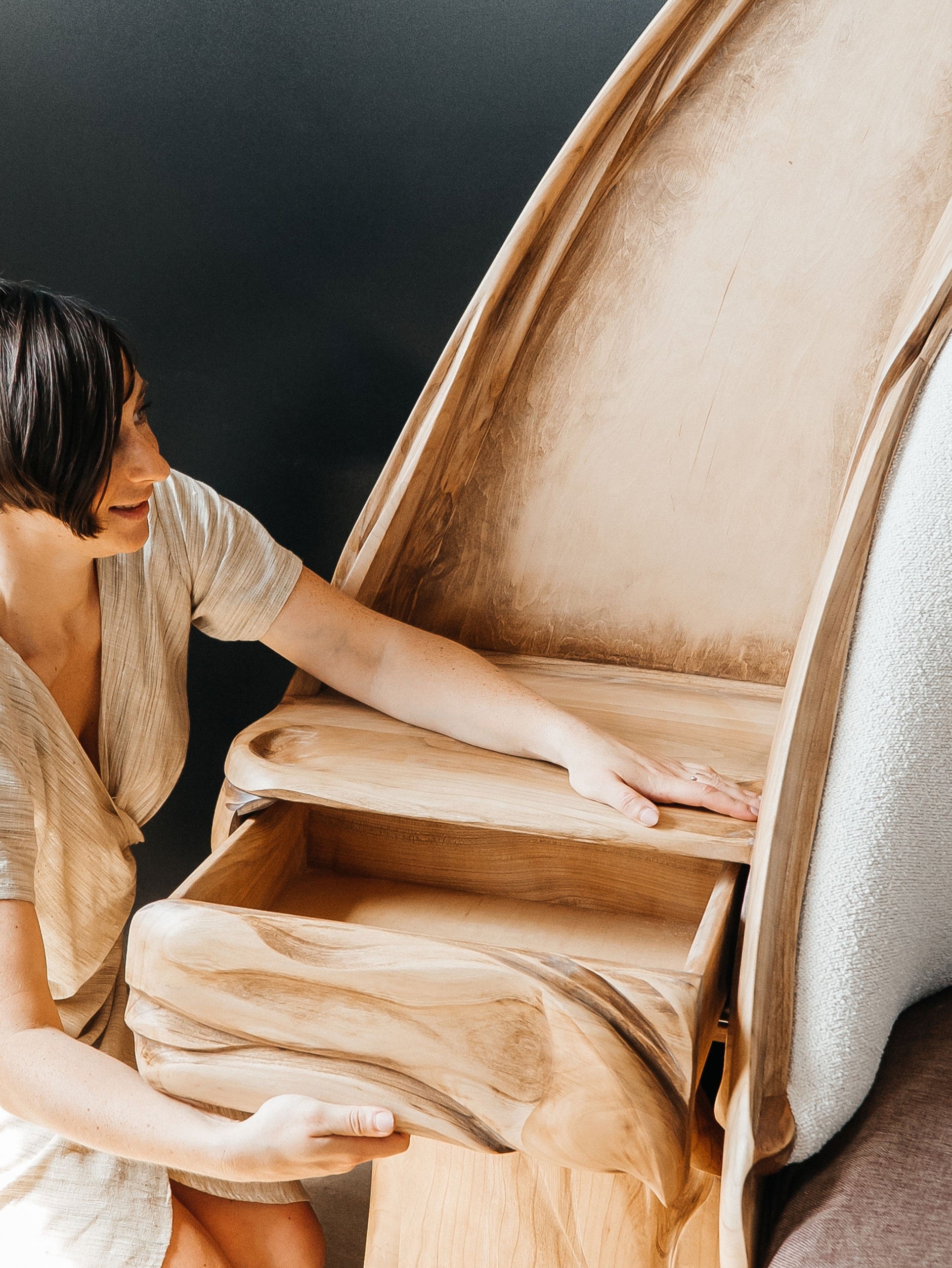 Phoenix Canopy Bed – Sculptural Bedroom Ensemble