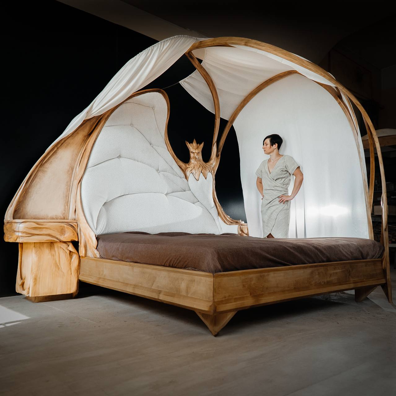Phoenix Canopy Bed – Sculptural Bedroom Ensemble